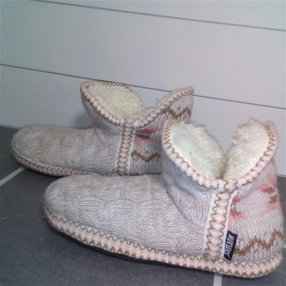 Mukluks Hi Top Slippers Size Large 9/10 - Picture 1 of 8